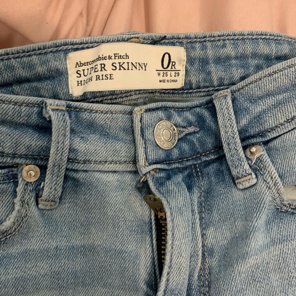 Abercrombie and Fitch Super Skinny High-rise - Picture 2 of 3